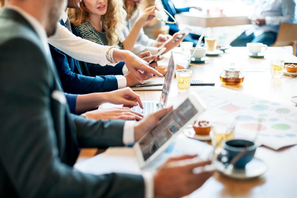 Push vs. Pull: Welche Ads funktionieren für Kanzleien wirklich?